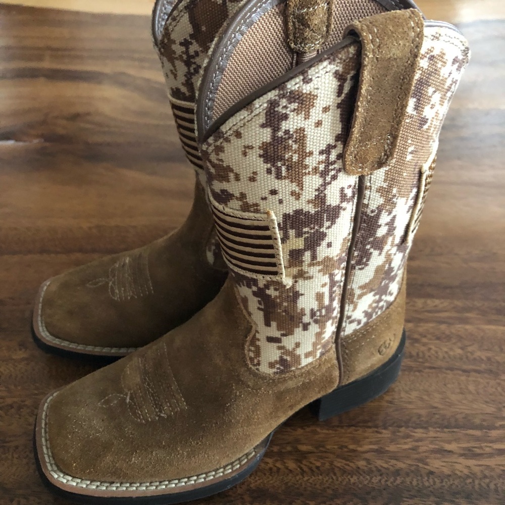 ARIAT Boots boys size 10
